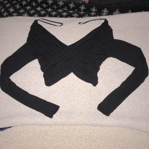 Black crossed crop top-long sleeved